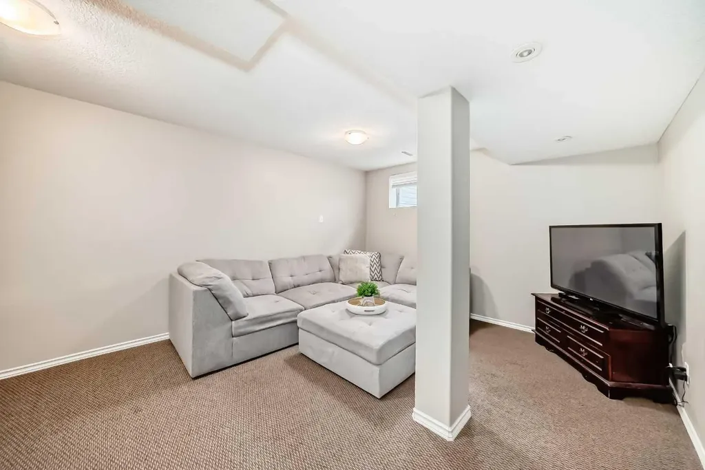 208 Stonegate Crescent NW Airdrie AB T4B 2V3