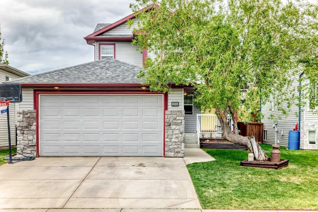 208 Stonegate Crescent NW Airdrie AB T4B 2V3