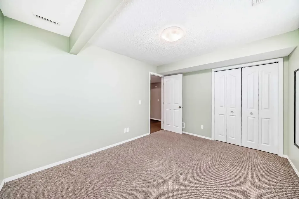 208 Stonegate Crescent NW Airdrie AB T4B 2V3