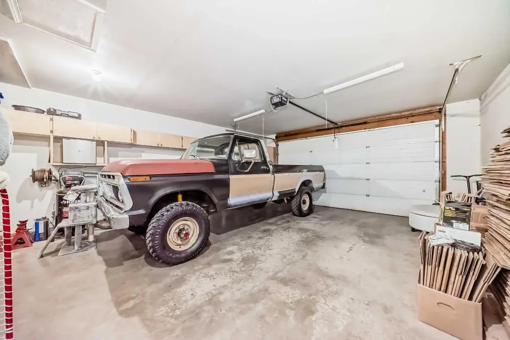 208 Stonegate Crescent NW Airdrie AB T4B 2V3