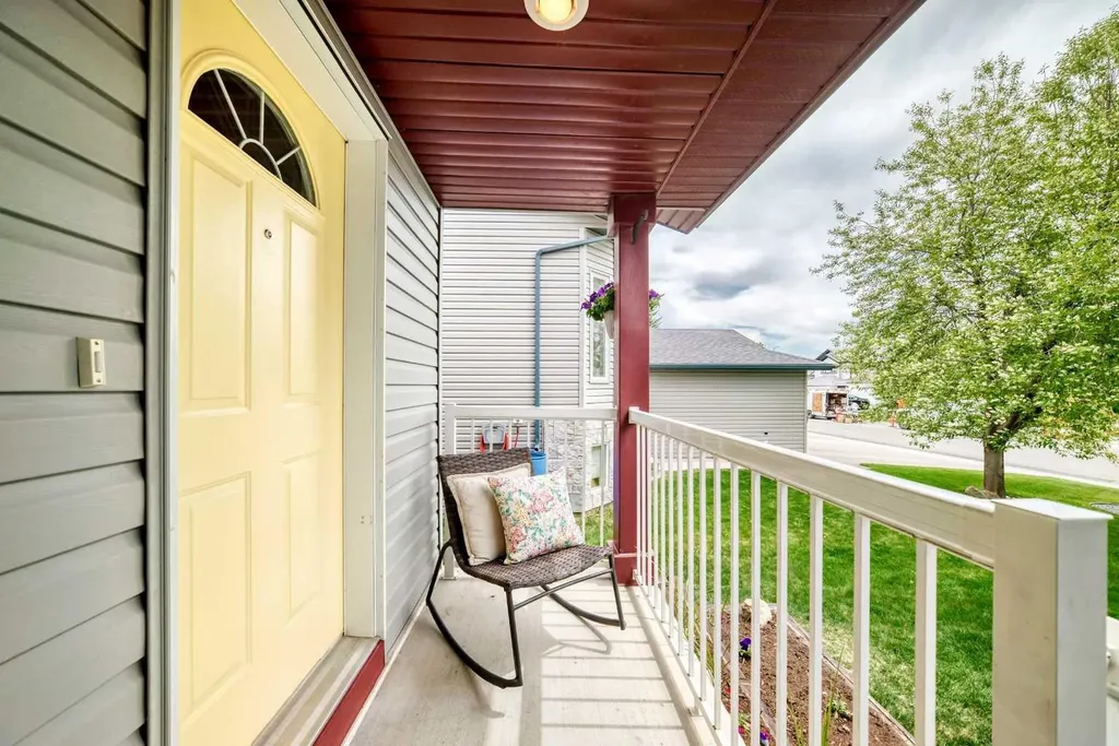 208 Stonegate Crescent NW Airdrie AB T4B 2V3