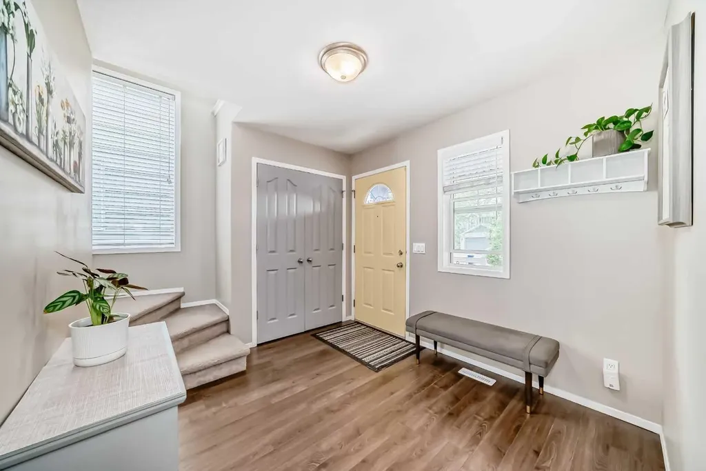 208 Stonegate Crescent NW Airdrie AB T4B 2V3