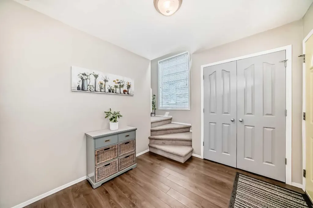 208 Stonegate Crescent NW Airdrie AB T4B 2V3