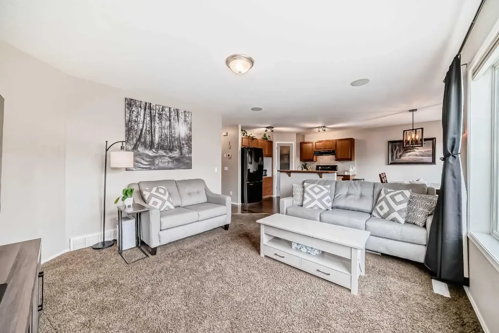 208 Stonegate Crescent NW Airdrie AB T4B 2V3