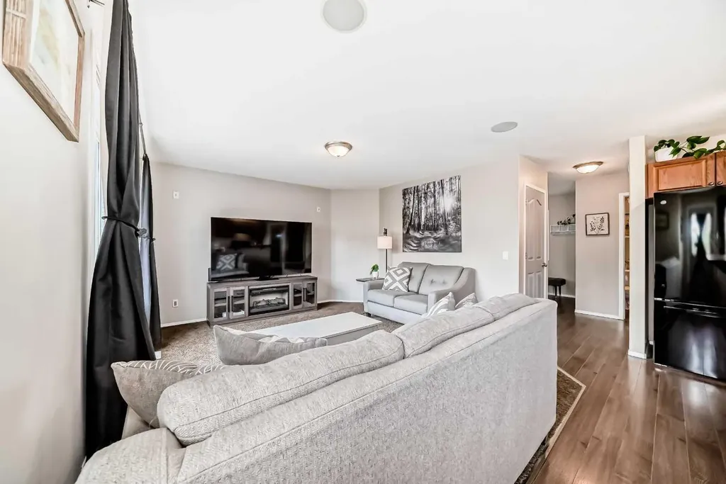 208 Stonegate Crescent NW Airdrie AB T4B 2V3