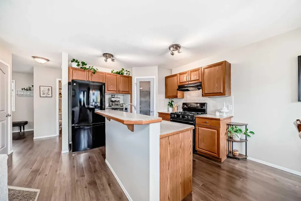 208 Stonegate Crescent NW Airdrie AB T4B 2V3