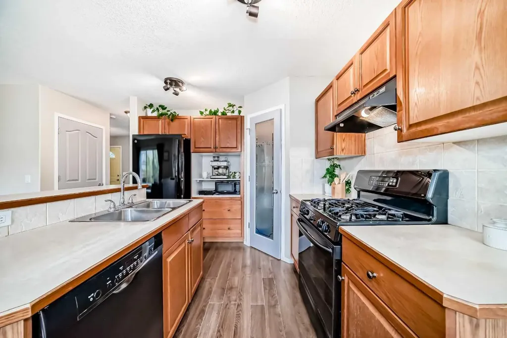 208 Stonegate Crescent NW Airdrie AB T4B 2V3