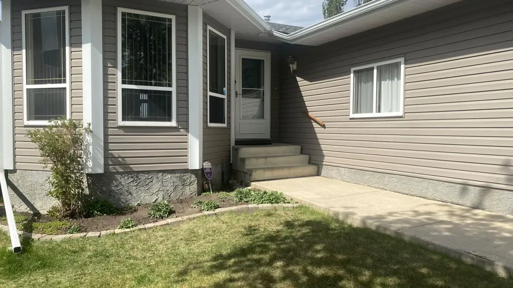 12 Clearwater Crescent Wetaskiwin AB T0A 2C1