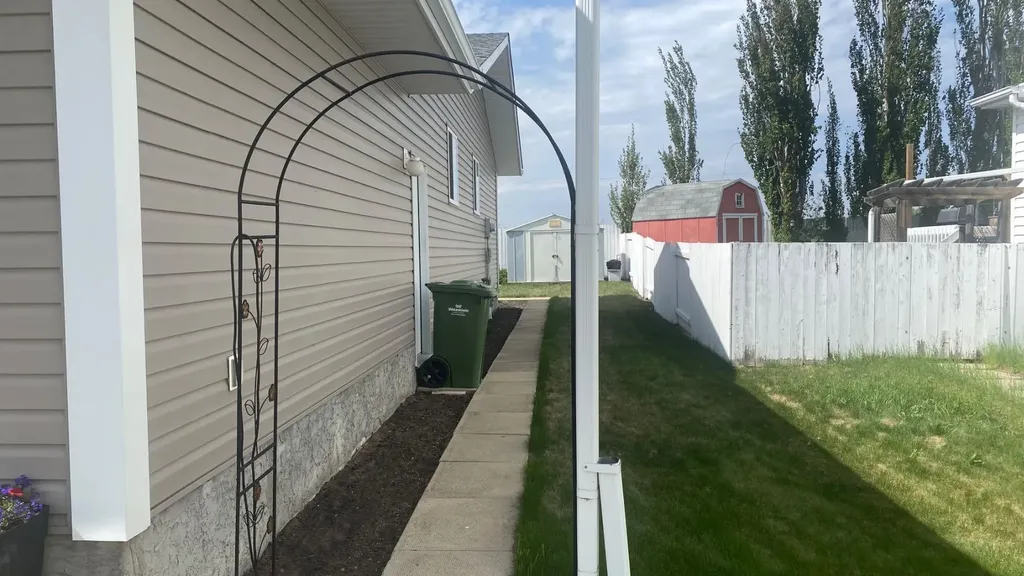 12 Clearwater Crescent Wetaskiwin AB T0A 2C1
