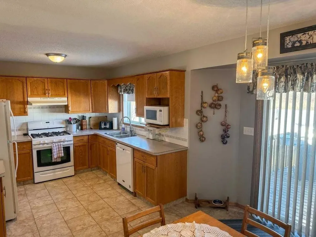 12 Clearwater Crescent Wetaskiwin AB T0A 2C1