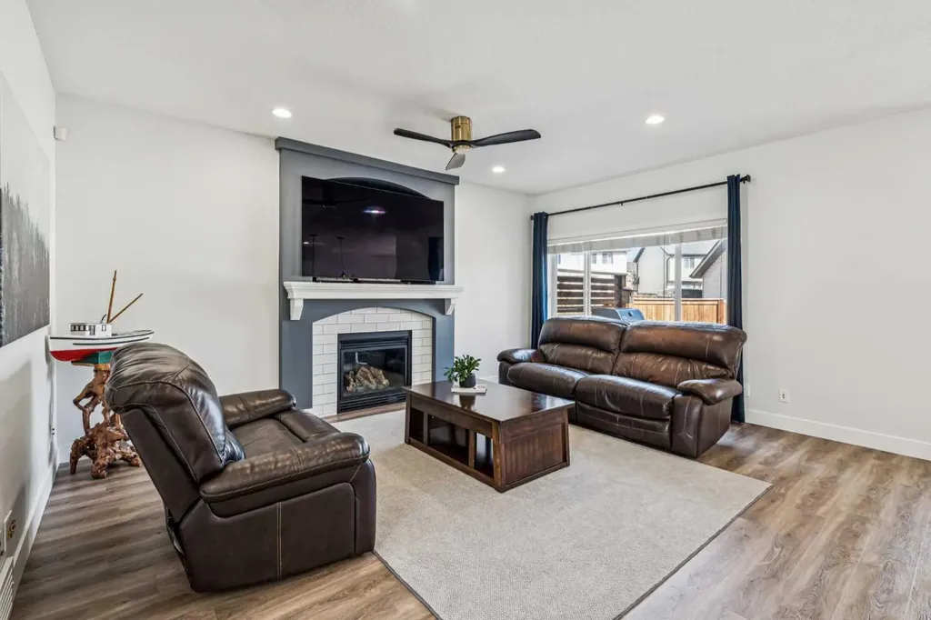 54 Elgin Meadows Green SE Calgary AB T2Z 0L9