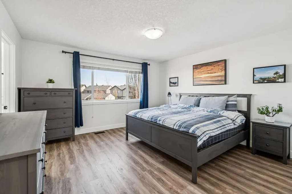 54 Elgin Meadows Green SE Calgary AB T2Z 0L9