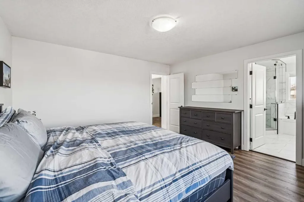 54 Elgin Meadows Green SE Calgary AB T2Z 0L9