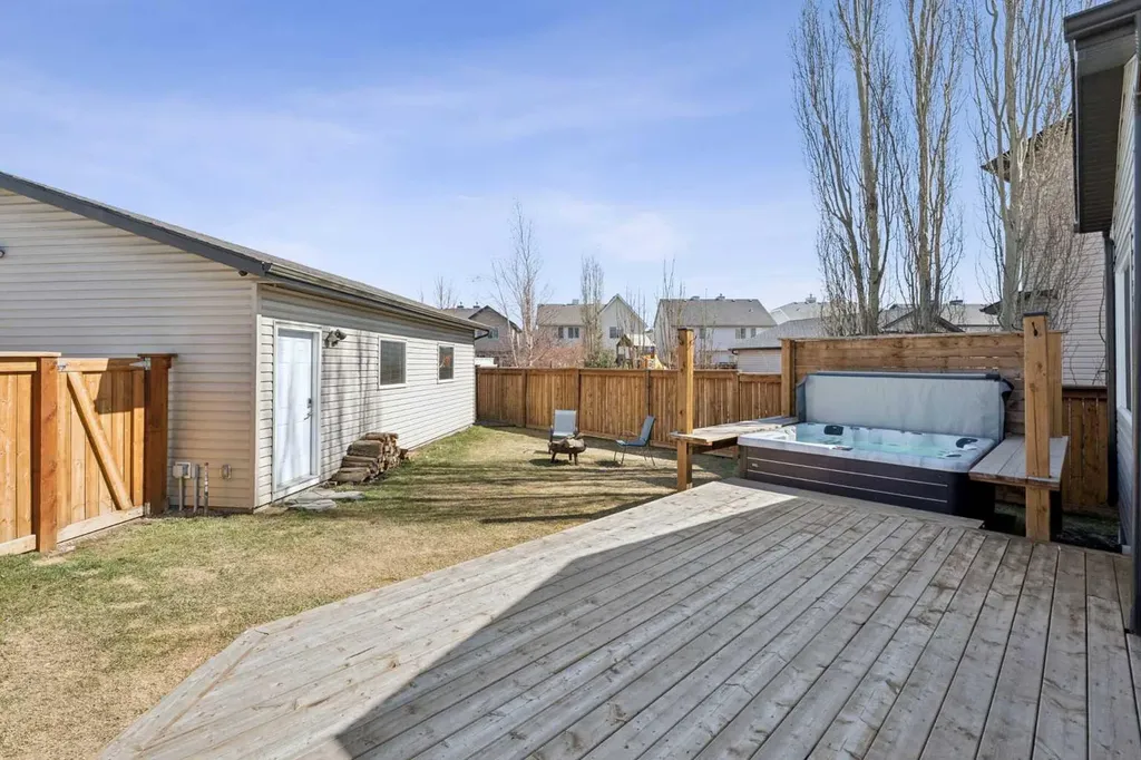 54 Elgin Meadows Green SE Calgary AB T2Z 0L9