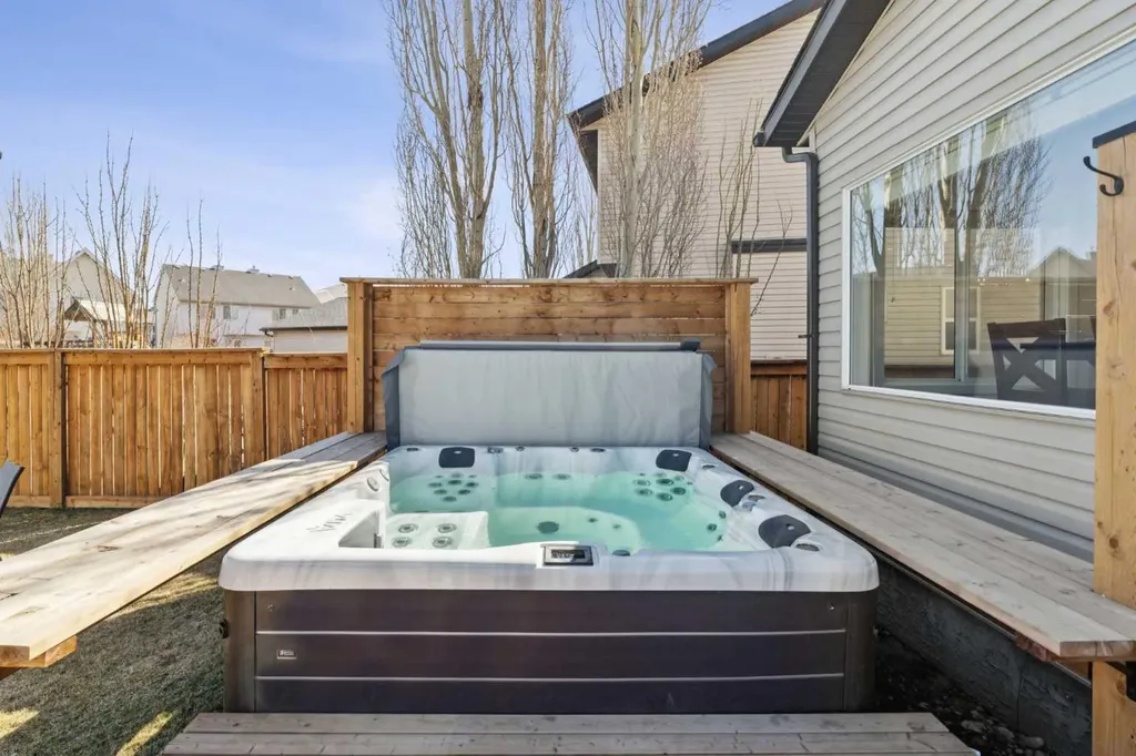 54 Elgin Meadows Green SE Calgary AB T2Z 0L9