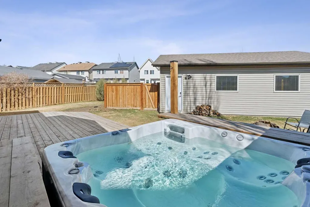54 Elgin Meadows Green SE Calgary AB T2Z 0L9