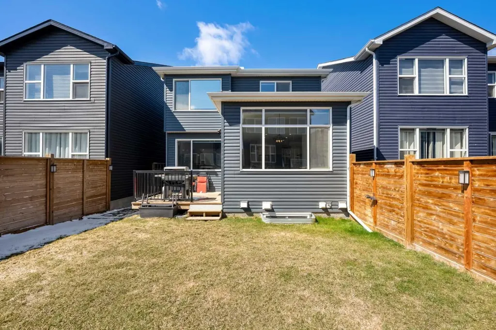 353 Seton Villas SE Calgary AB T3M 3J9