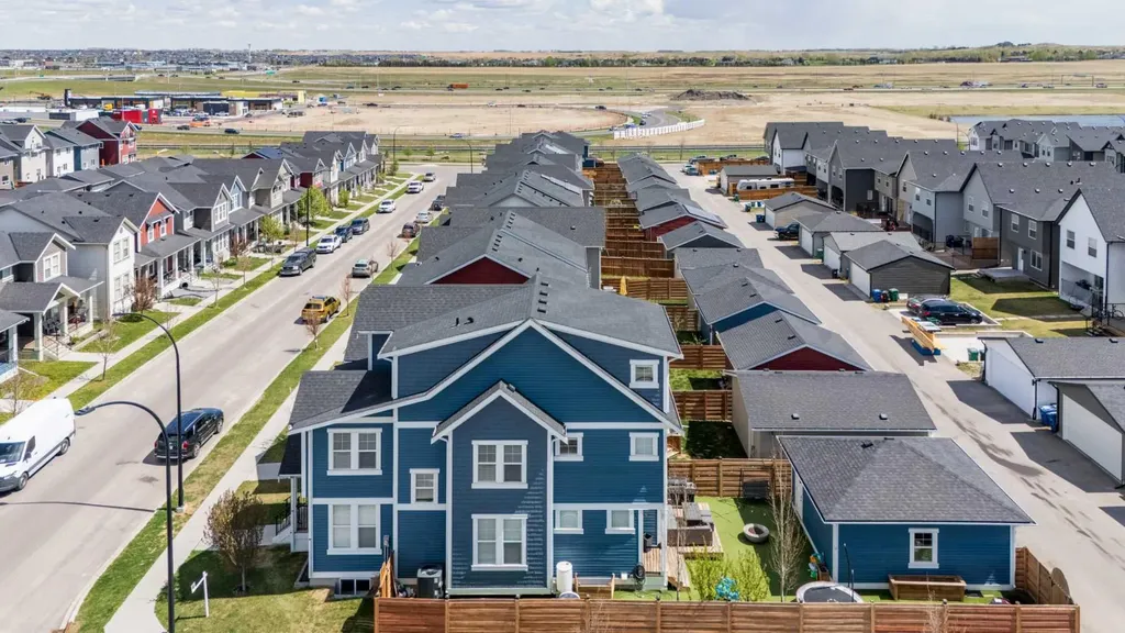 401 South Point Glen SW Airdrie AB T4B 4L1