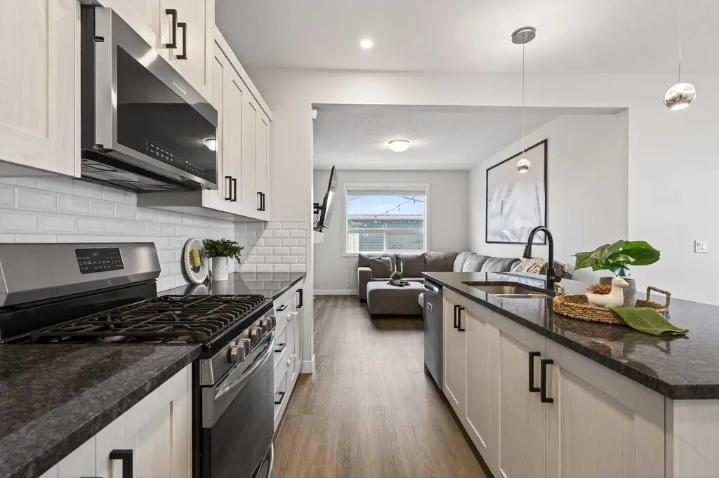 401 South Point Glen SW Airdrie AB T4B 4L1