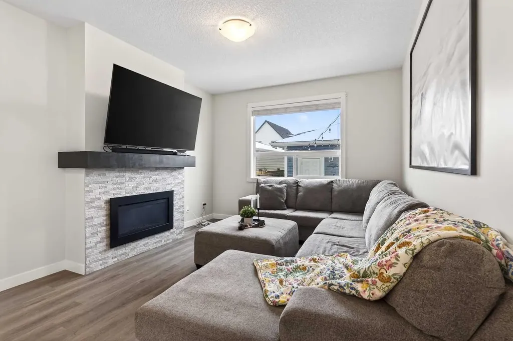 401 South Point Glen SW Airdrie AB T4B 4L1