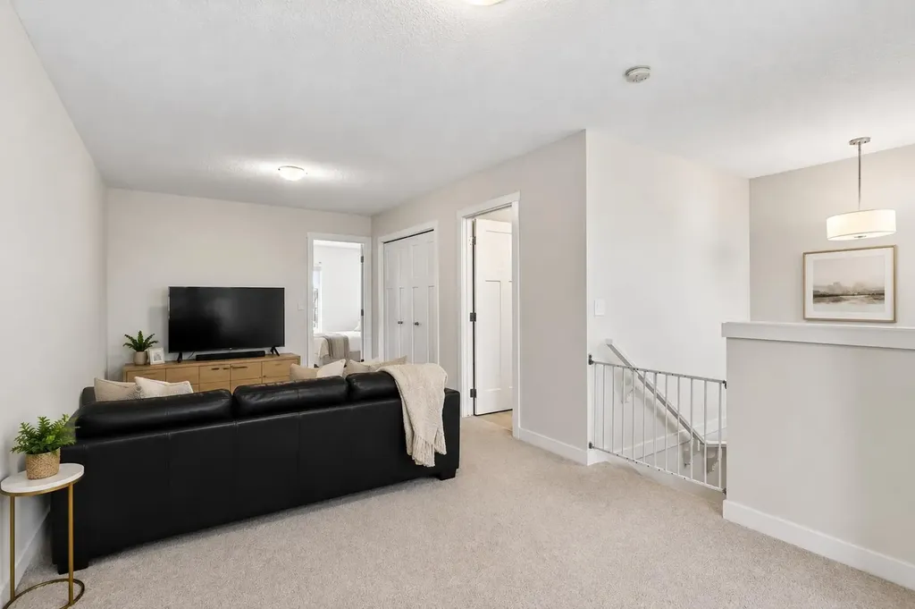 401 South Point Glen SW Airdrie AB T4B 4L1