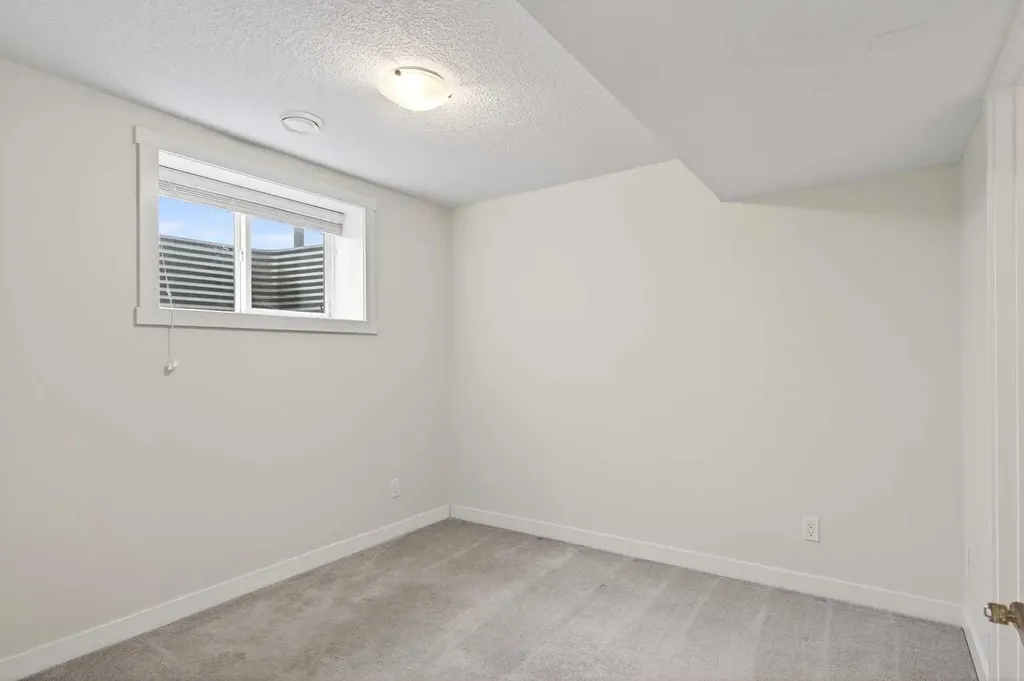 401 South Point Glen SW Airdrie AB T4B 4L1