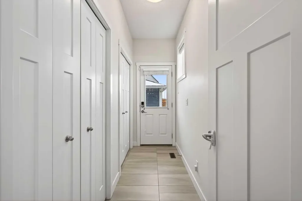 401 South Point Glen SW Airdrie AB T4B 4L1