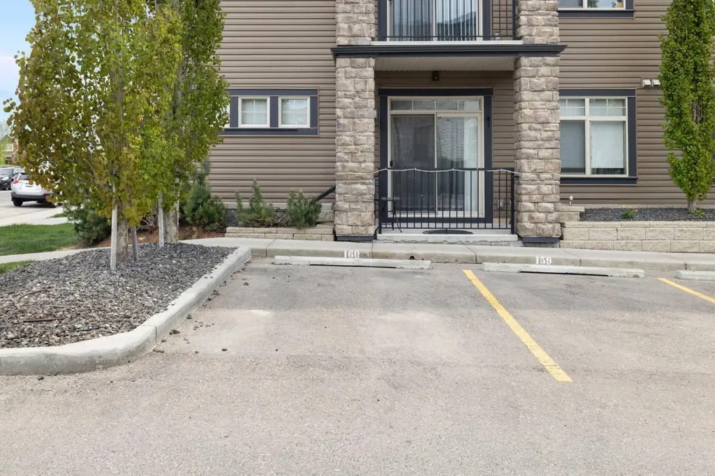 117 Copperpond Common SE Calgary AB T2Z 5E2