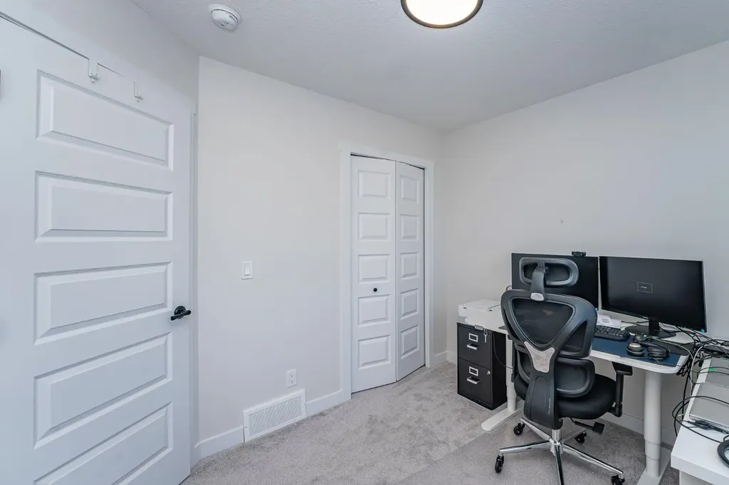 52 Lewiston Drive NE Calgary AB T3P 2J5