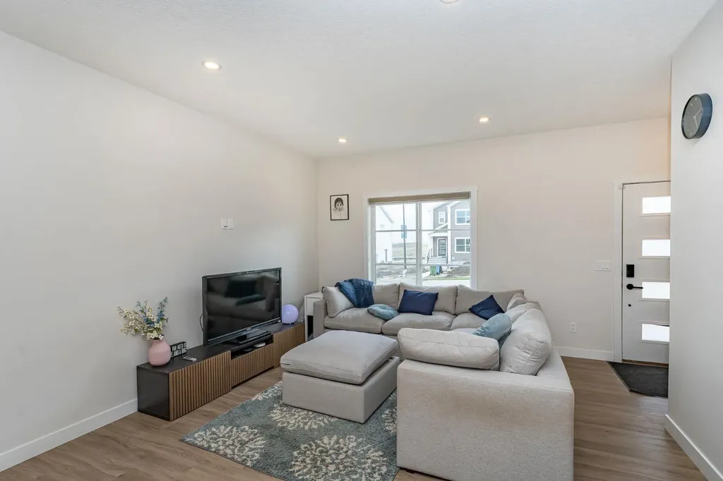 52 Lewiston Drive NE Calgary AB T3P 2J5