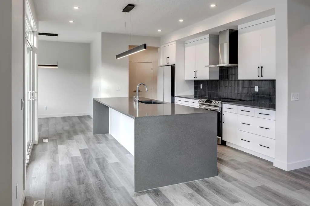 64 Waterford Terrace Chestermere AB T1X 2P7