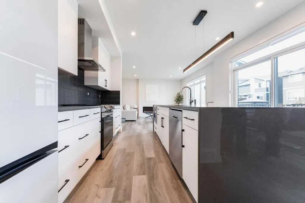 64 Waterford Terrace Chestermere AB T1X 2P7