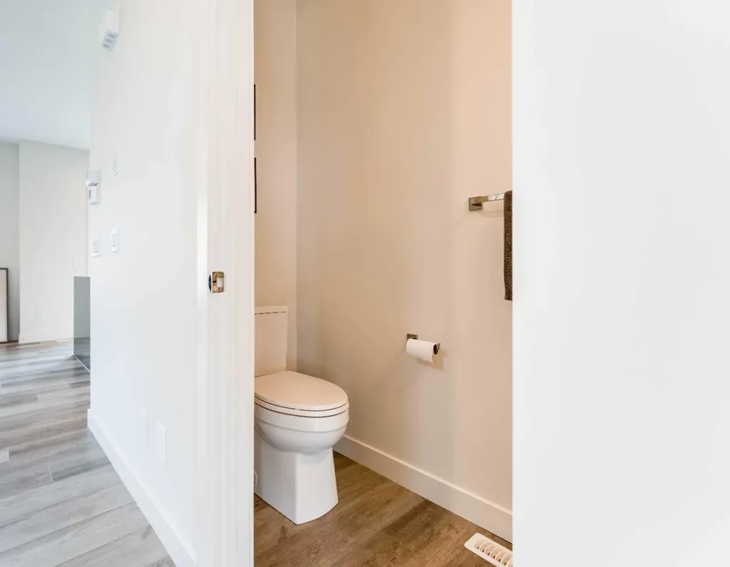 64 Waterford Terrace Chestermere AB T1X 2P7