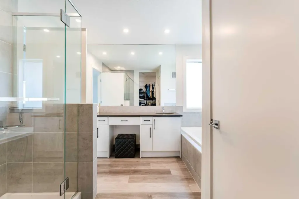 64 Waterford Terrace Chestermere AB T1X 2P7