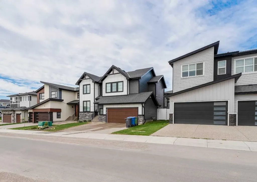 64 Waterford Terrace Chestermere AB T1X 2P7