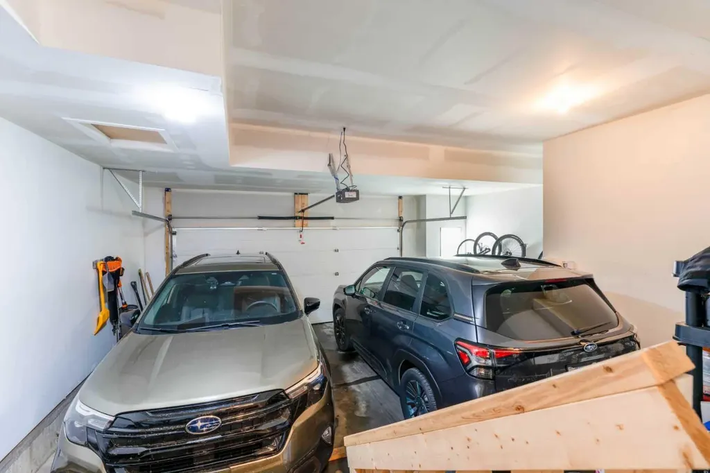 64 Waterford Terrace Chestermere AB T1X 2P7