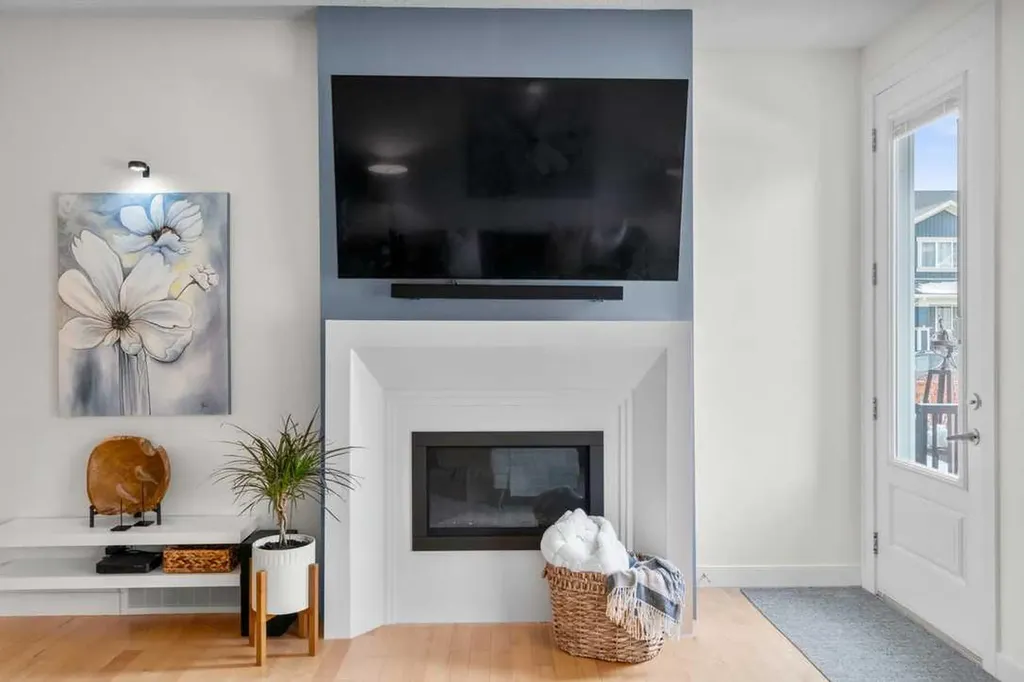 25 Fireside Landing Cochrane AB T4C 0V9