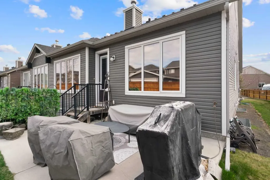25 Fireside Landing Cochrane AB T4C 0V9