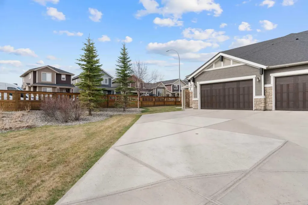 25 Fireside Landing Cochrane AB T4C 0V9
