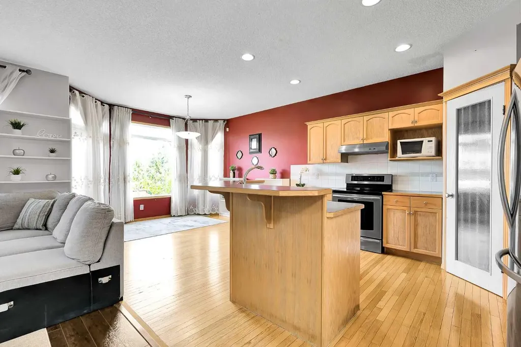 1448 Shannon Avenue SW Calgary AB T2Y4L7