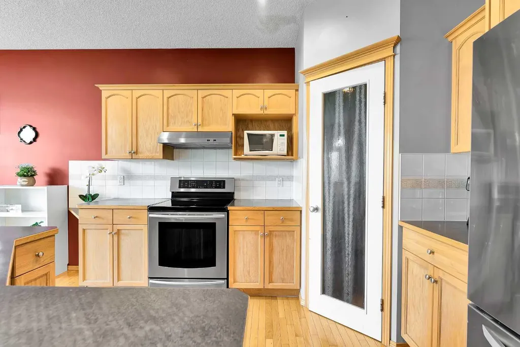 1448 Shannon Avenue SW Calgary AB T2Y4L7