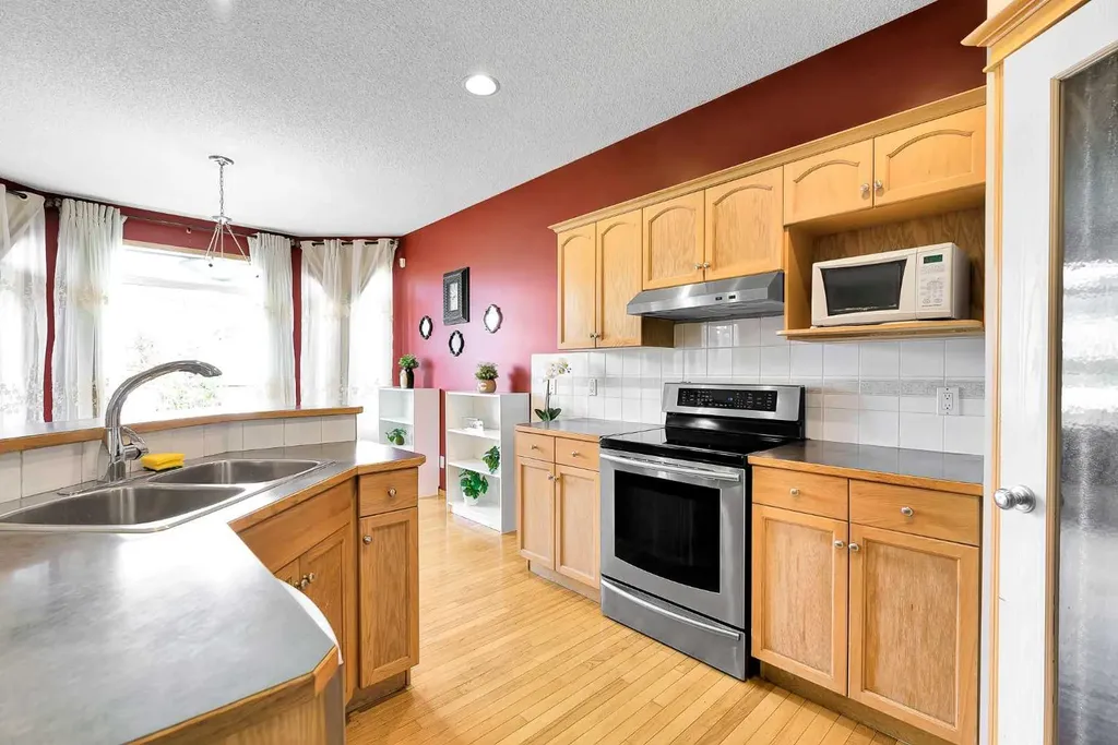 1448 Shannon Avenue SW Calgary AB T2Y4L7