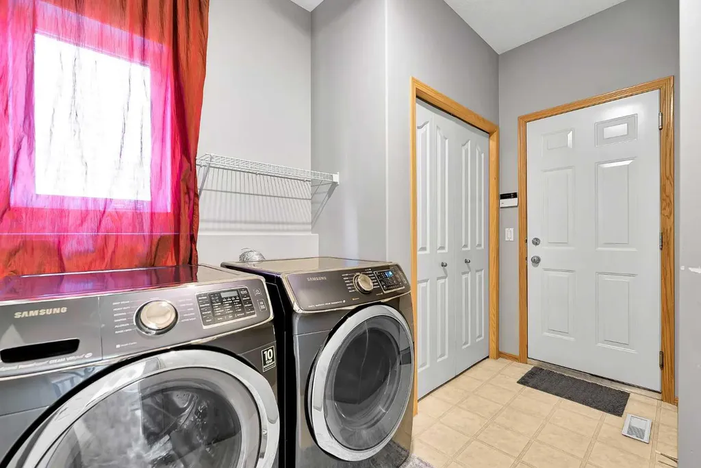 1448 Shannon Avenue SW Calgary AB T2Y4L7