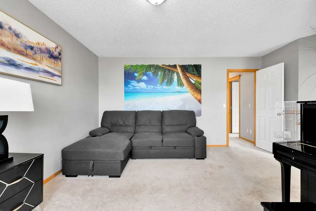 1448 Shannon Avenue SW Calgary AB T2Y4L7