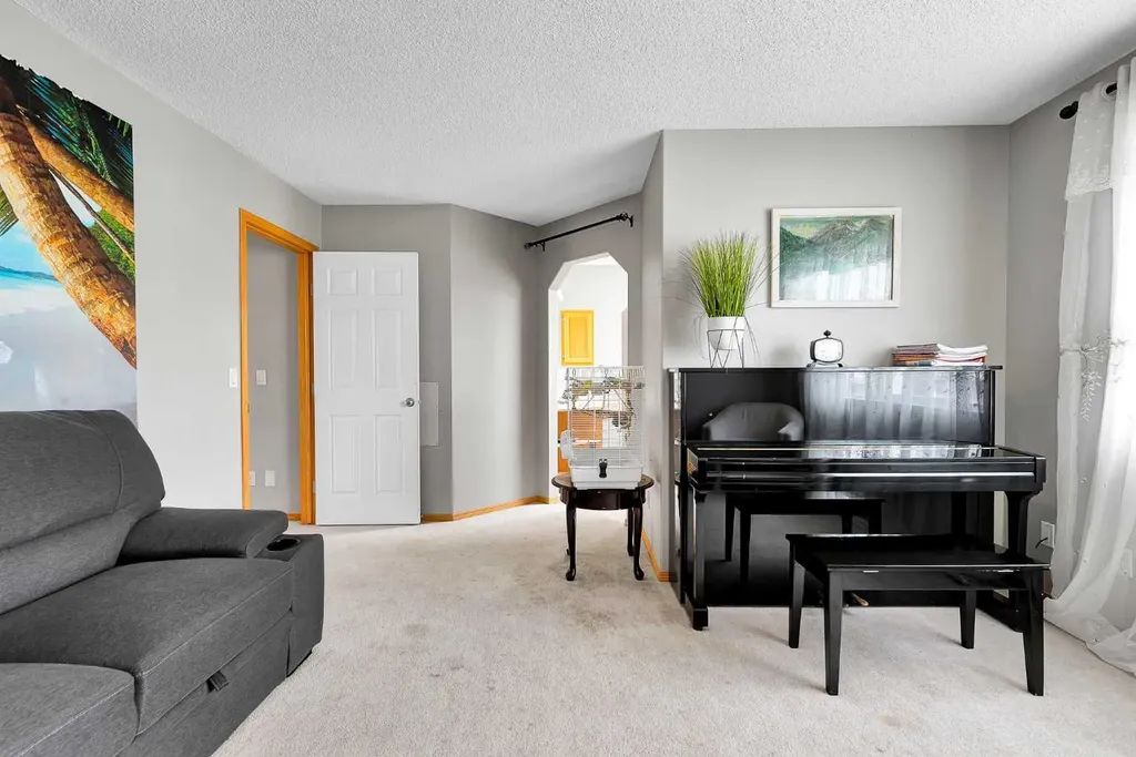 1448 Shannon Avenue SW Calgary AB T2Y4L7