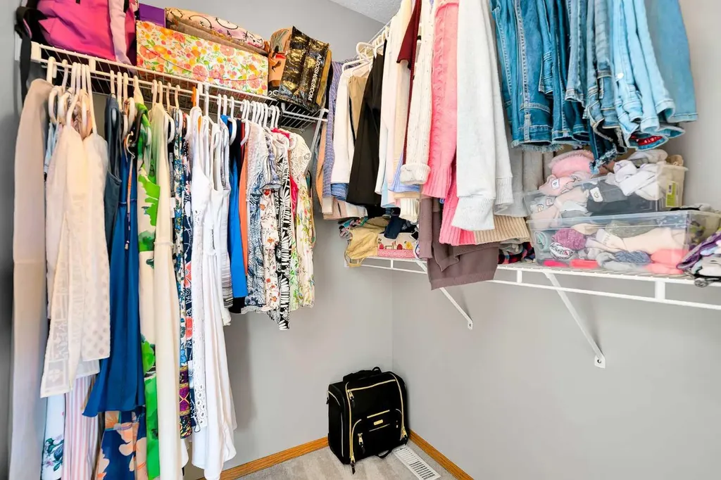 1448 Shannon Avenue SW Calgary AB T2Y4L7