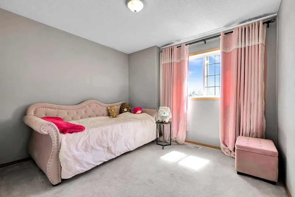 1448 Shannon Avenue SW Calgary AB T2Y4L7