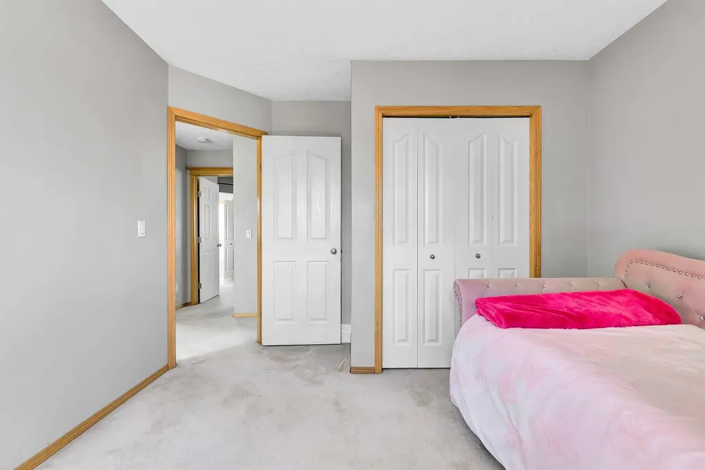 1448 Shannon Avenue SW Calgary AB T2Y4L7