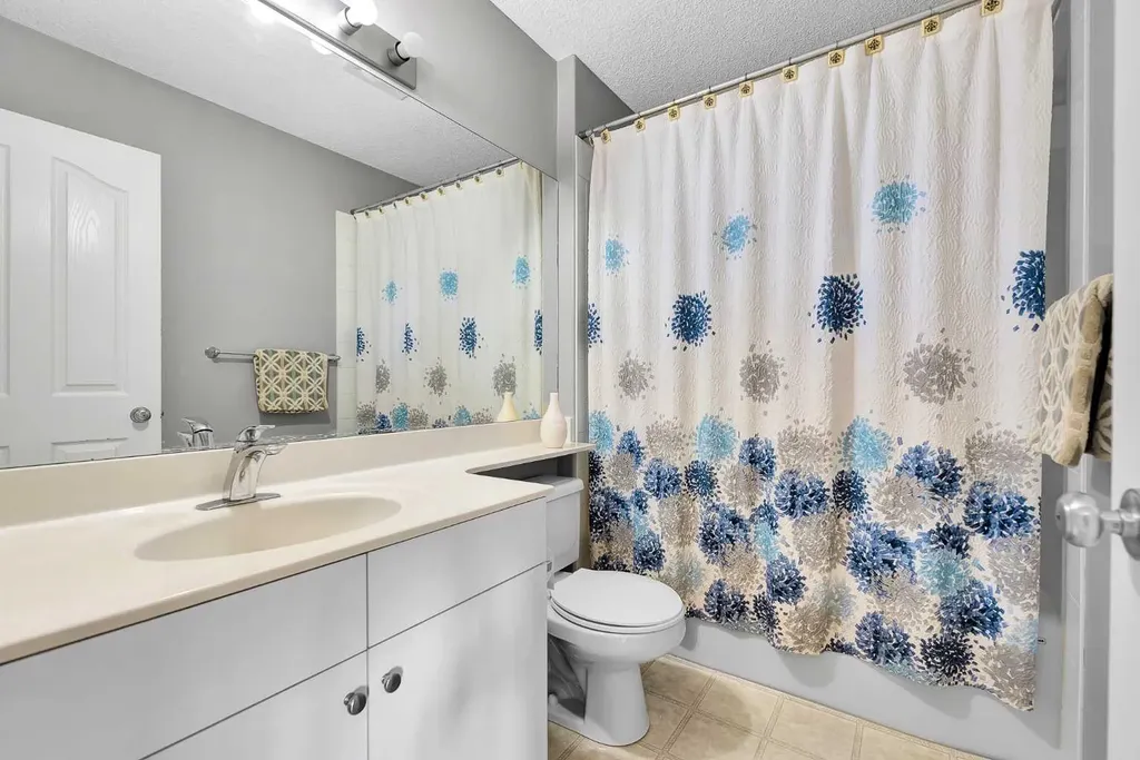 1448 Shannon Avenue SW Calgary AB T2Y4L7