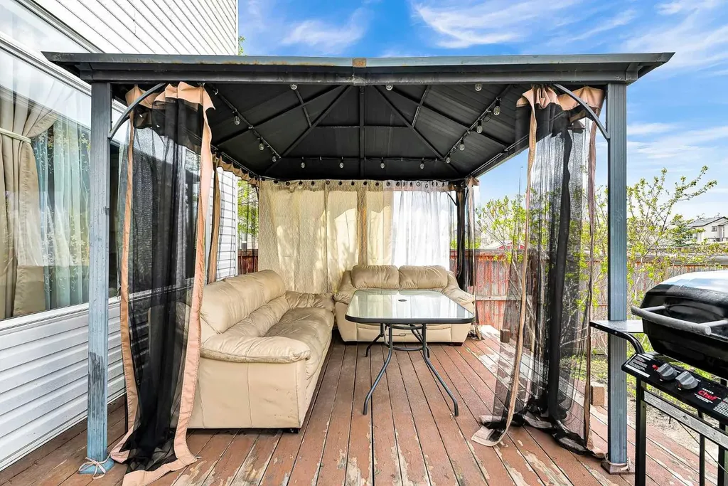 1448 Shannon Avenue SW Calgary AB T2Y4L7